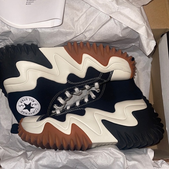 🚨CONVERSE RUN STAR MOTION SNEAKERS🚨 - Picture 2 of 4